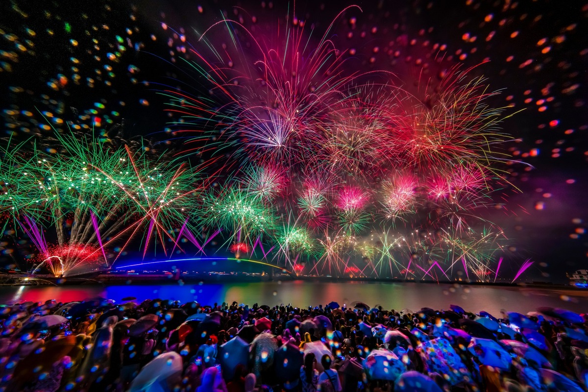 主辦單位分享，今年別邀5個國際煙火團隊來台，帶來精彩的海上煙火秀。（圖／翻攝自澎湖國際海上花火節臉書）