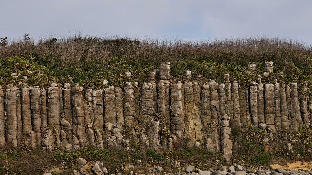 搭船從海上視角欣賞澎湖玄岩之美。 圖：孫家銘攝
