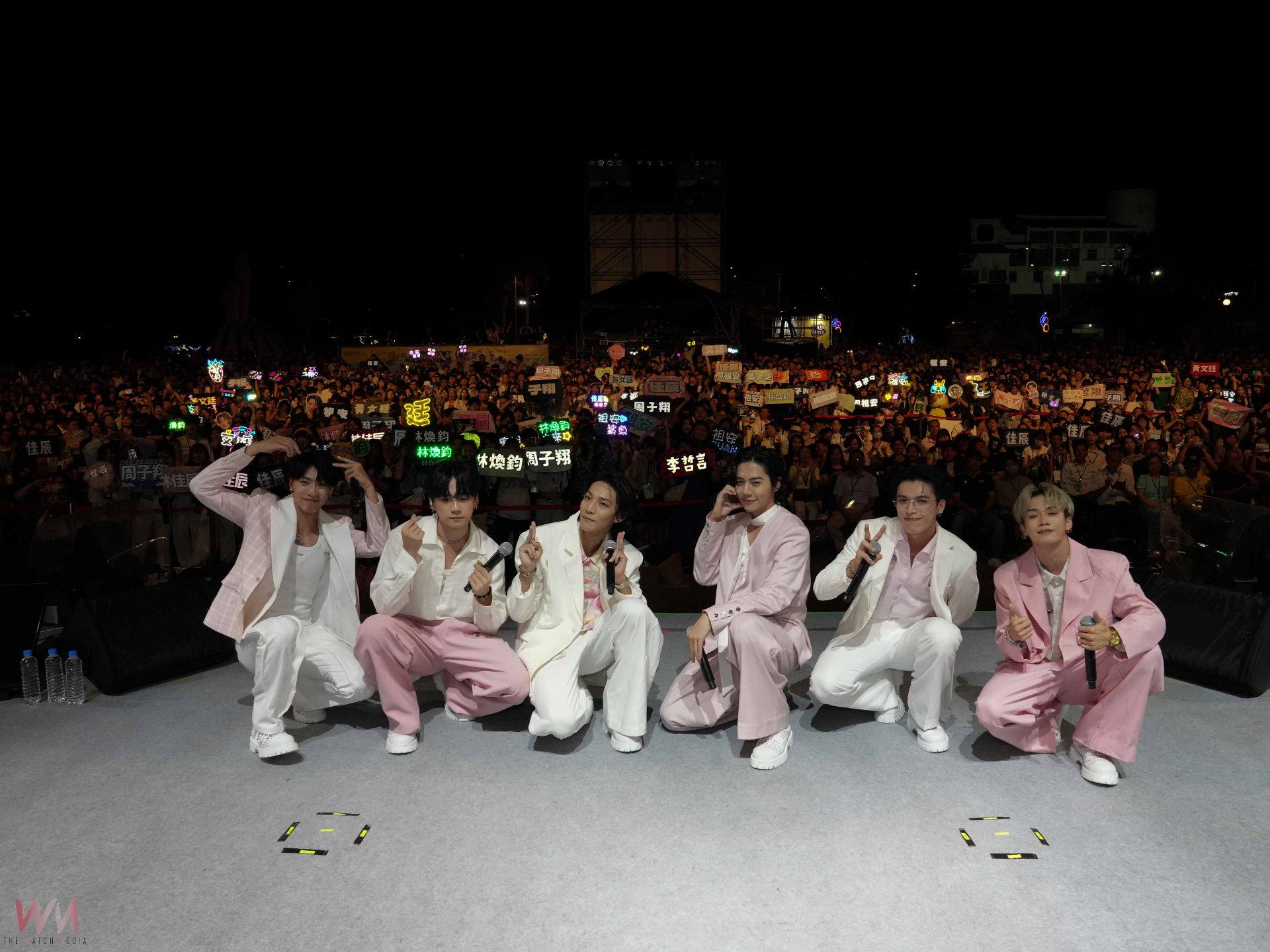 人氣男團OZONE，出道曲〈O.A.O.〉點閱破百萬，青春能量爆棚，現場粉絲尖叫聲不斷。(圖/郭偉民攝)